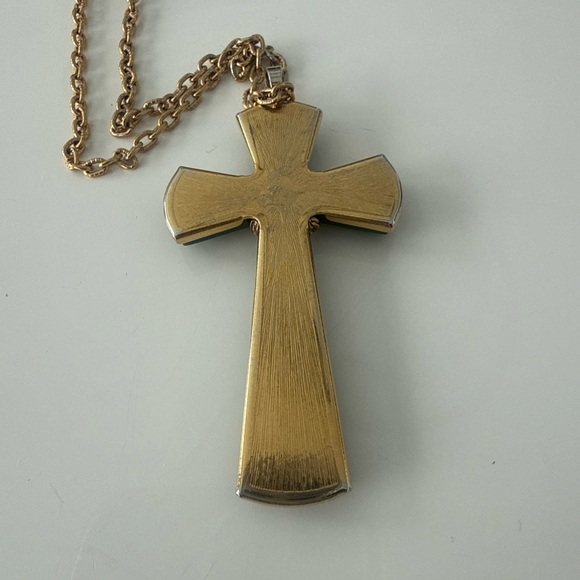 Vintage Avon Green Juliet Cross Necklace w/ Original Box - Picture 5 of 5